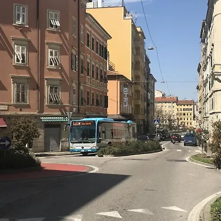 Dede's Πανσιόν